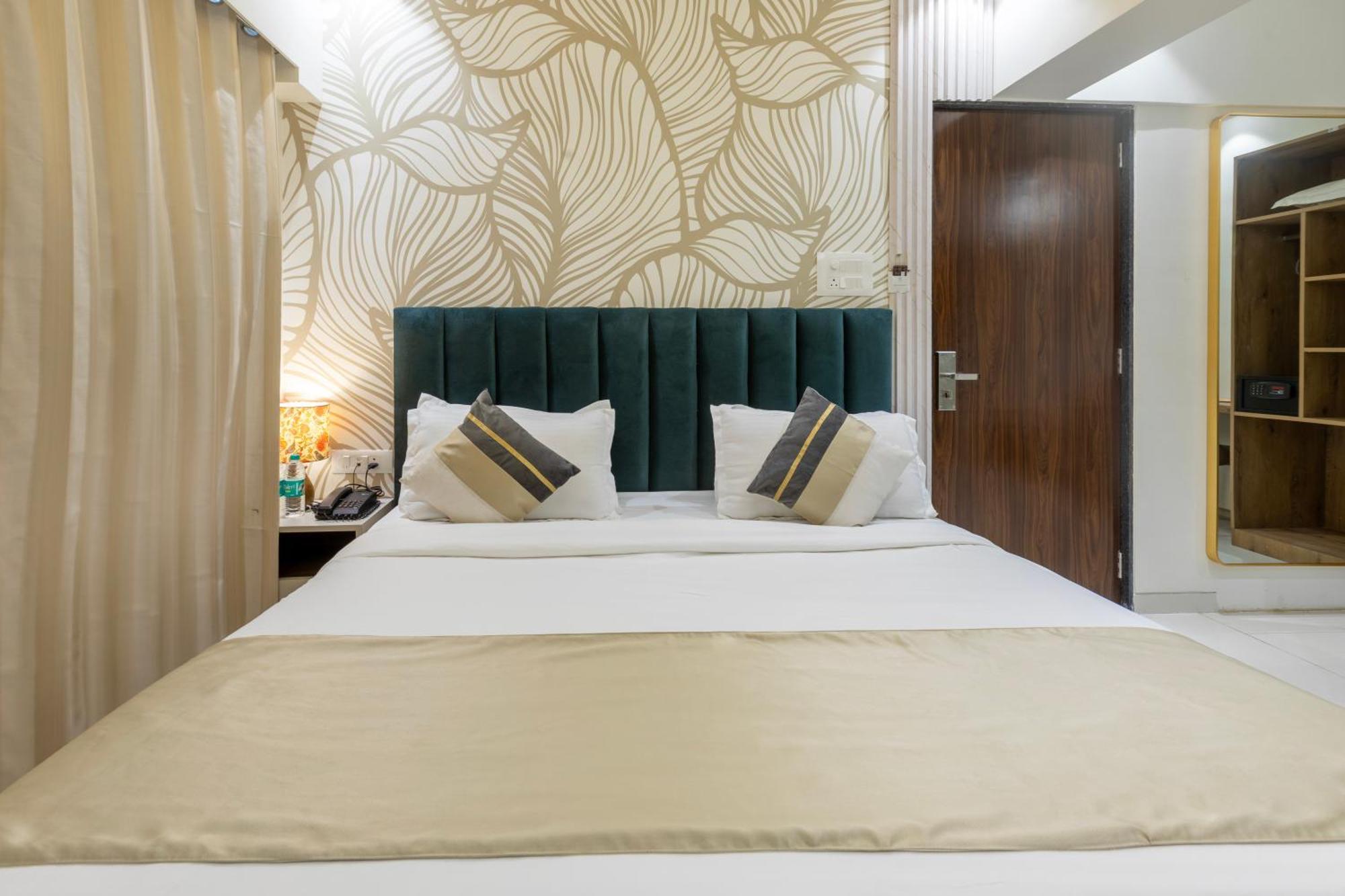 The Orion Premium Suites Bombay Eksteriør billede