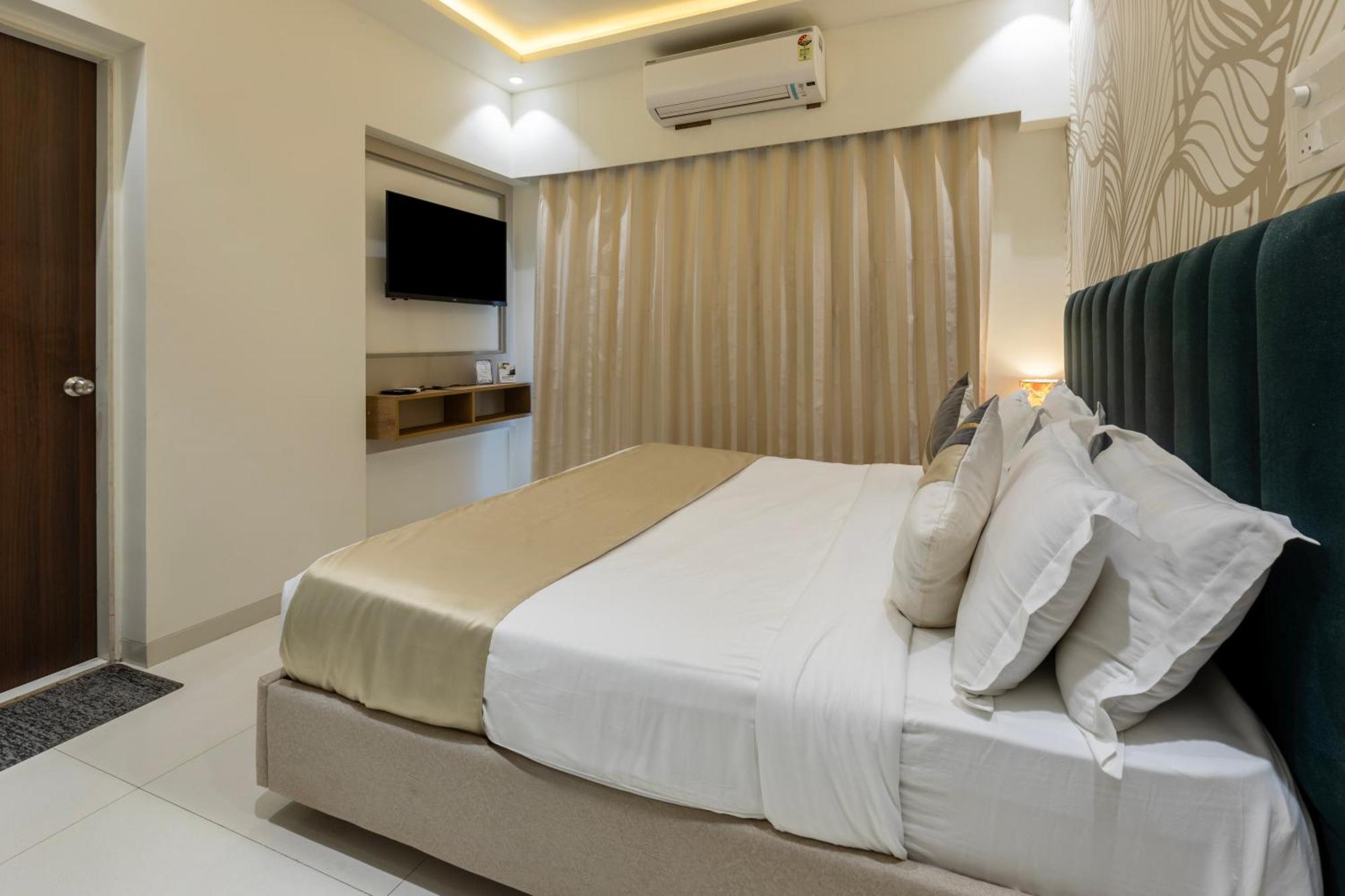 The Orion Premium Suites Bombay Eksteriør billede