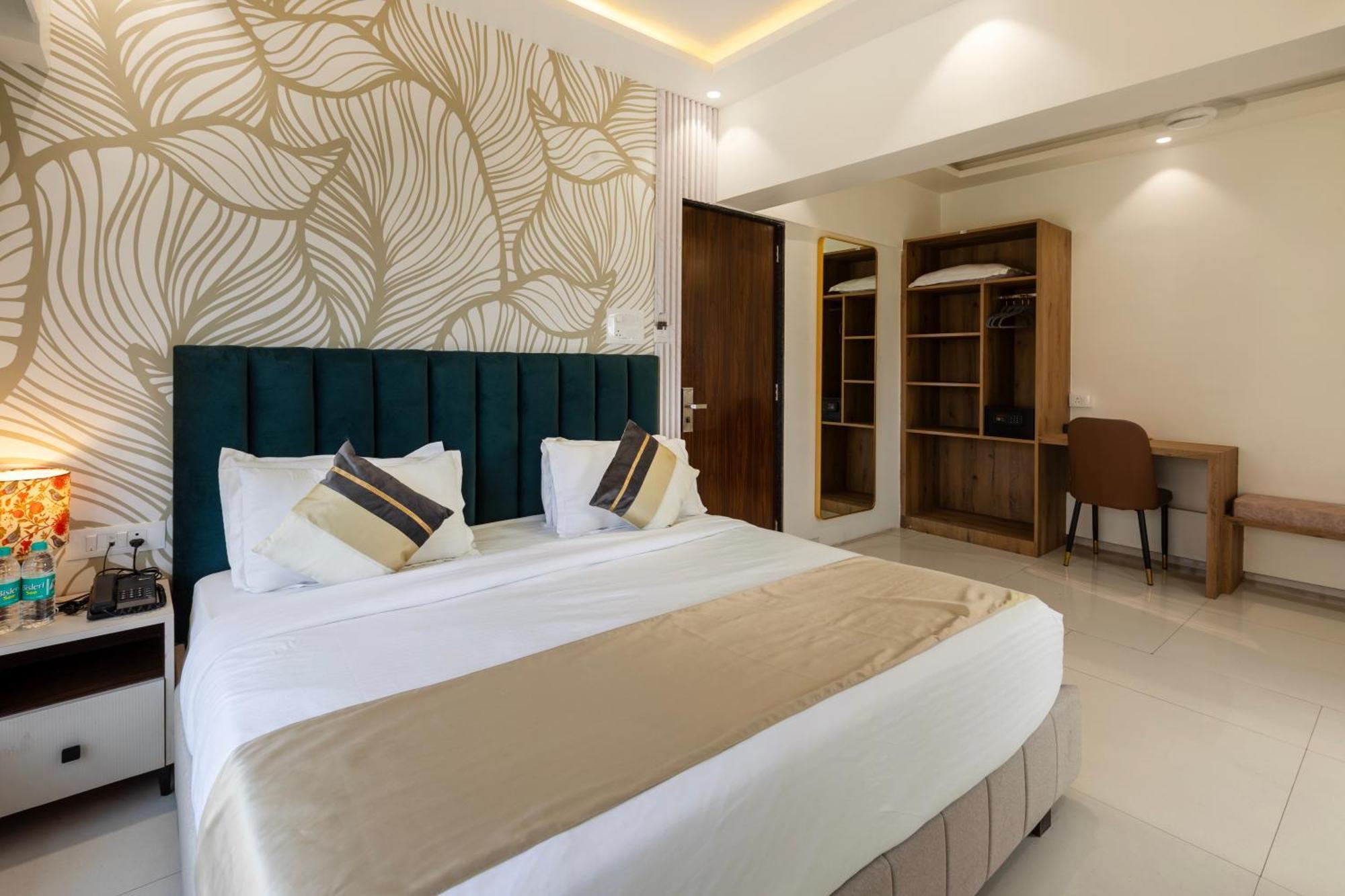 The Orion Premium Suites Bombay Eksteriør billede