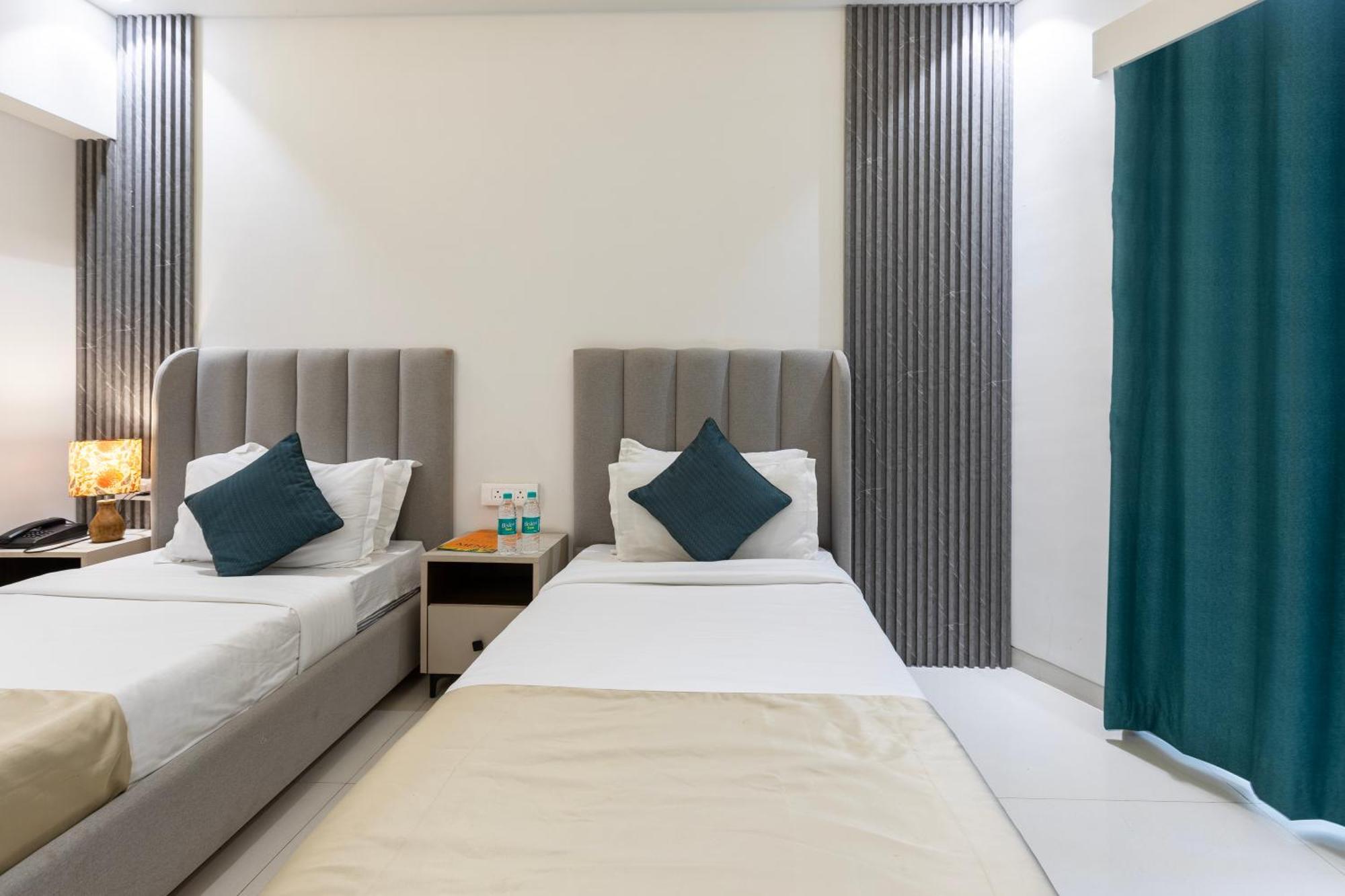 The Orion Premium Suites Bombay Eksteriør billede