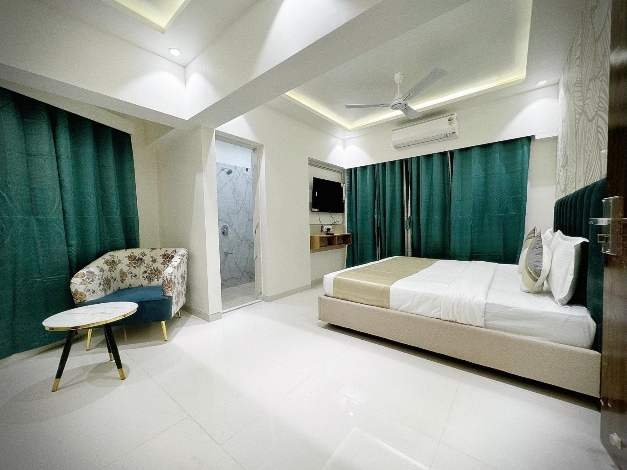 The Orion Premium Suites Bombay Eksteriør billede