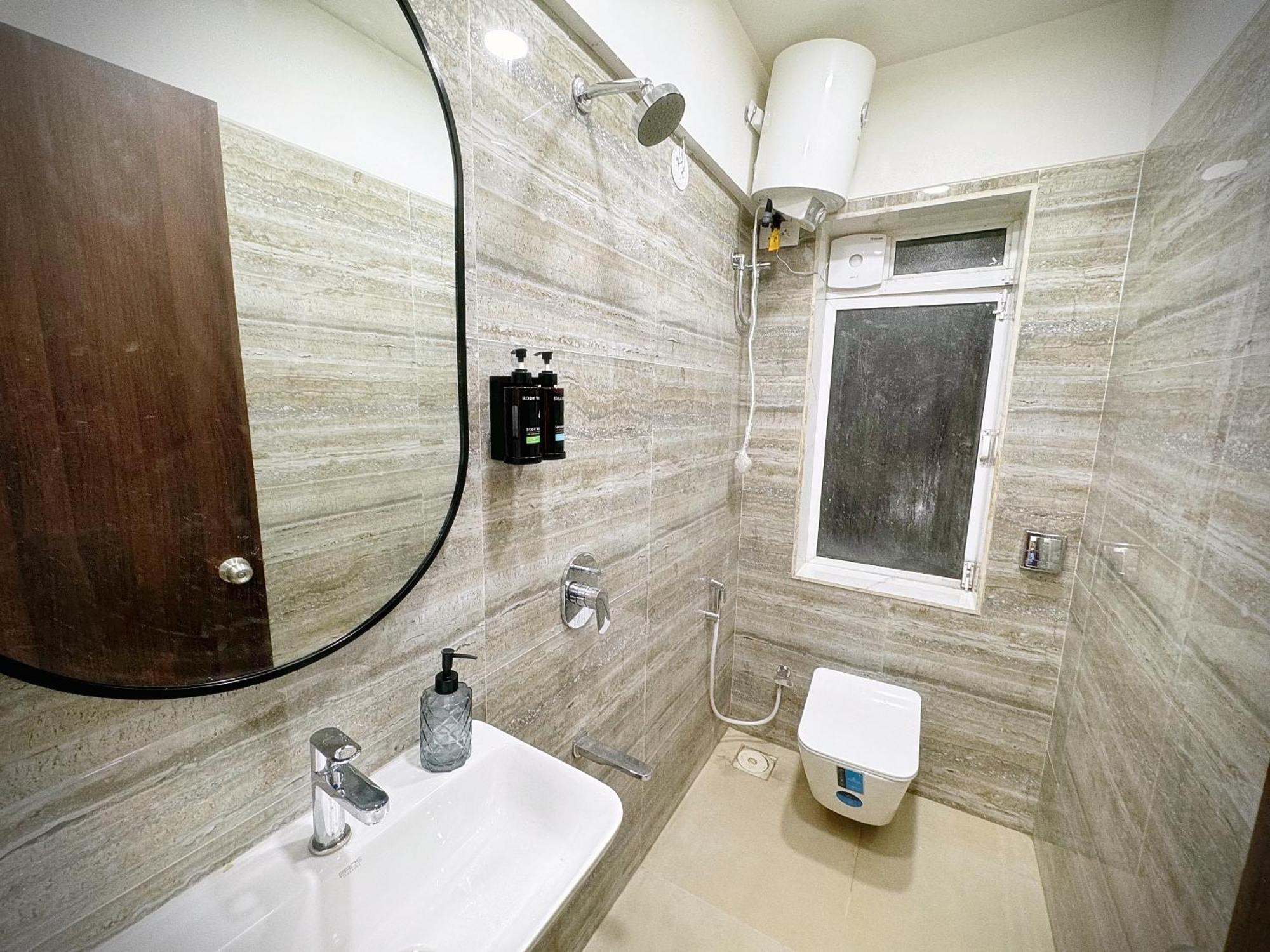 The Orion Premium Suites Bombay Eksteriør billede