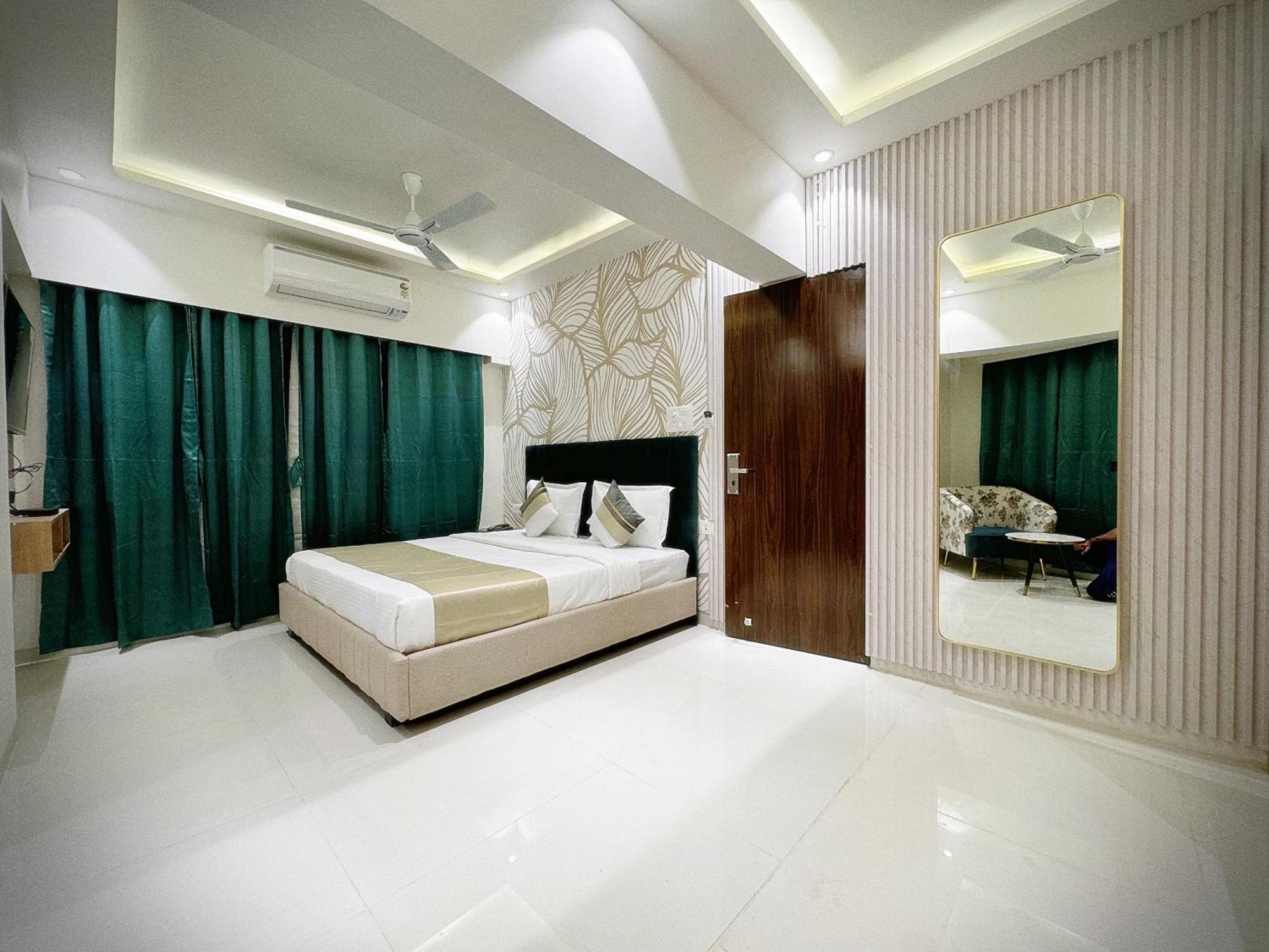 The Orion Premium Suites Bombay Eksteriør billede