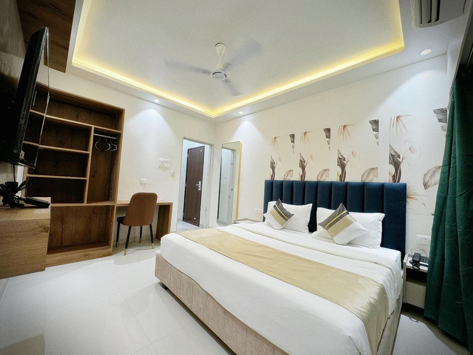 The Orion Premium Suites Bombay Eksteriør billede
