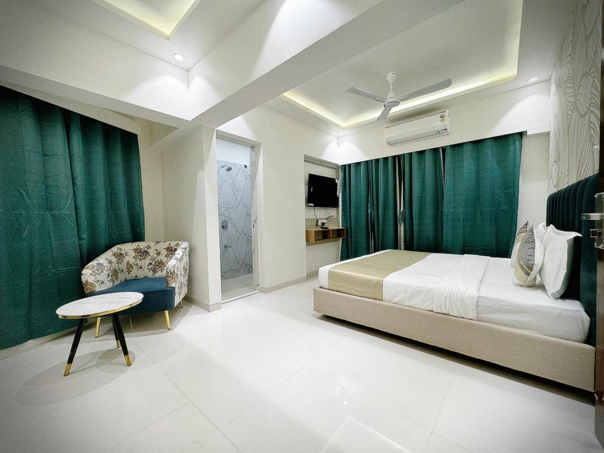 The Orion Premium Suites Bombay Eksteriør billede