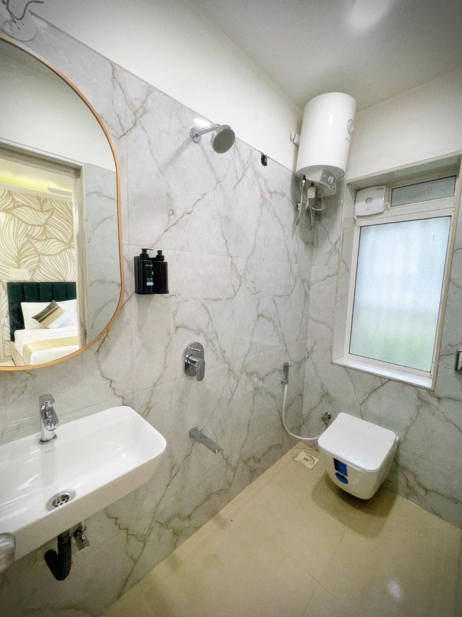 The Orion Premium Suites Bombay Eksteriør billede