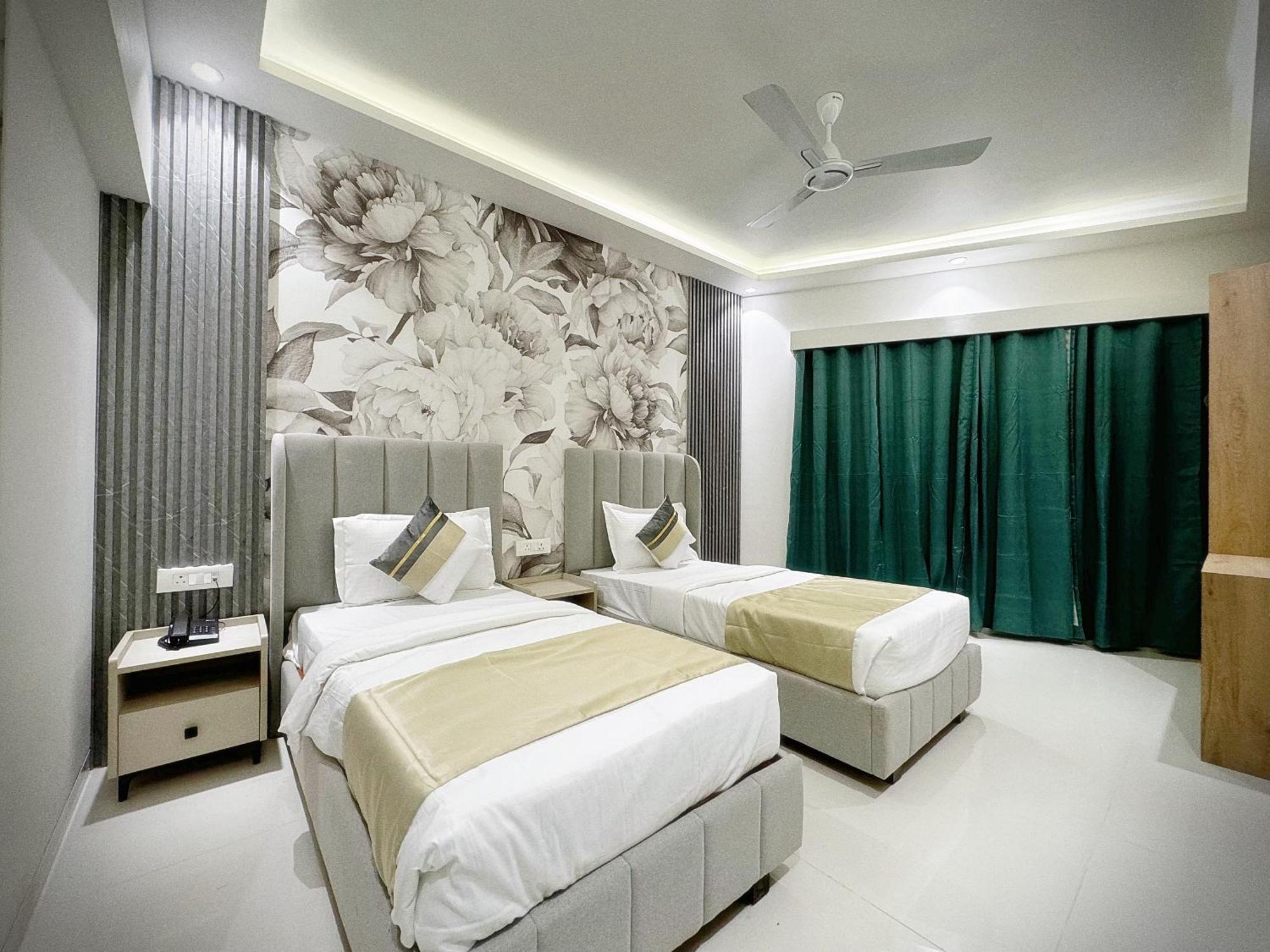 The Orion Premium Suites Bombay Eksteriør billede